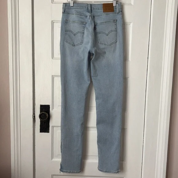 LEVI’S 724 HIGH RISE STRAIGHT BUTTON SHANK LIGHT WASH JEANS - Picture 6 of 12